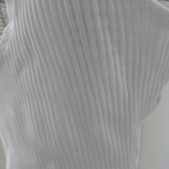 Heart & Hips Enzyme Washed Fabric Juniors Knit Top - Picture 2 of 3